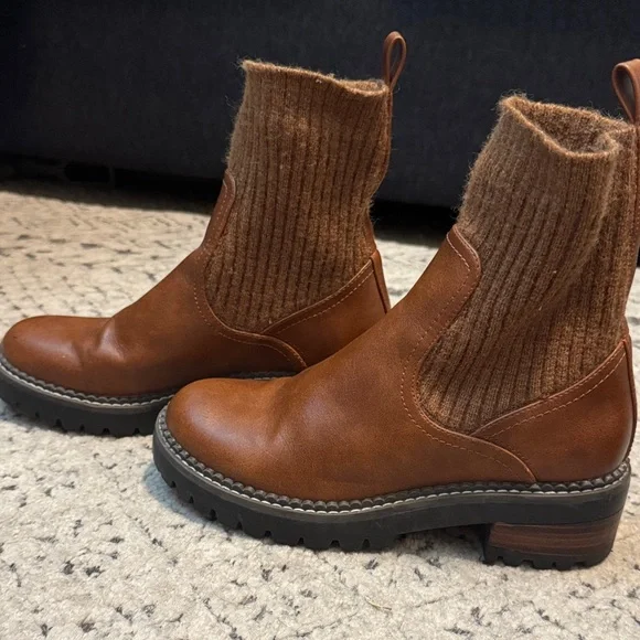 Stylish Brown Leather Ankle Boots with Knit Cuff - Picture 2 of 5
